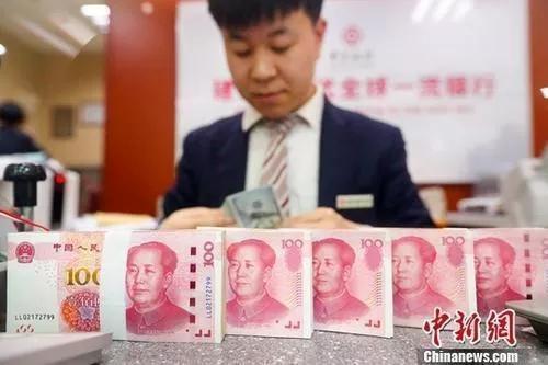 資料圖：銀行工作人員清點貨幣。<a target='_blank' href='/'>中新社</a>記者 張云 攝